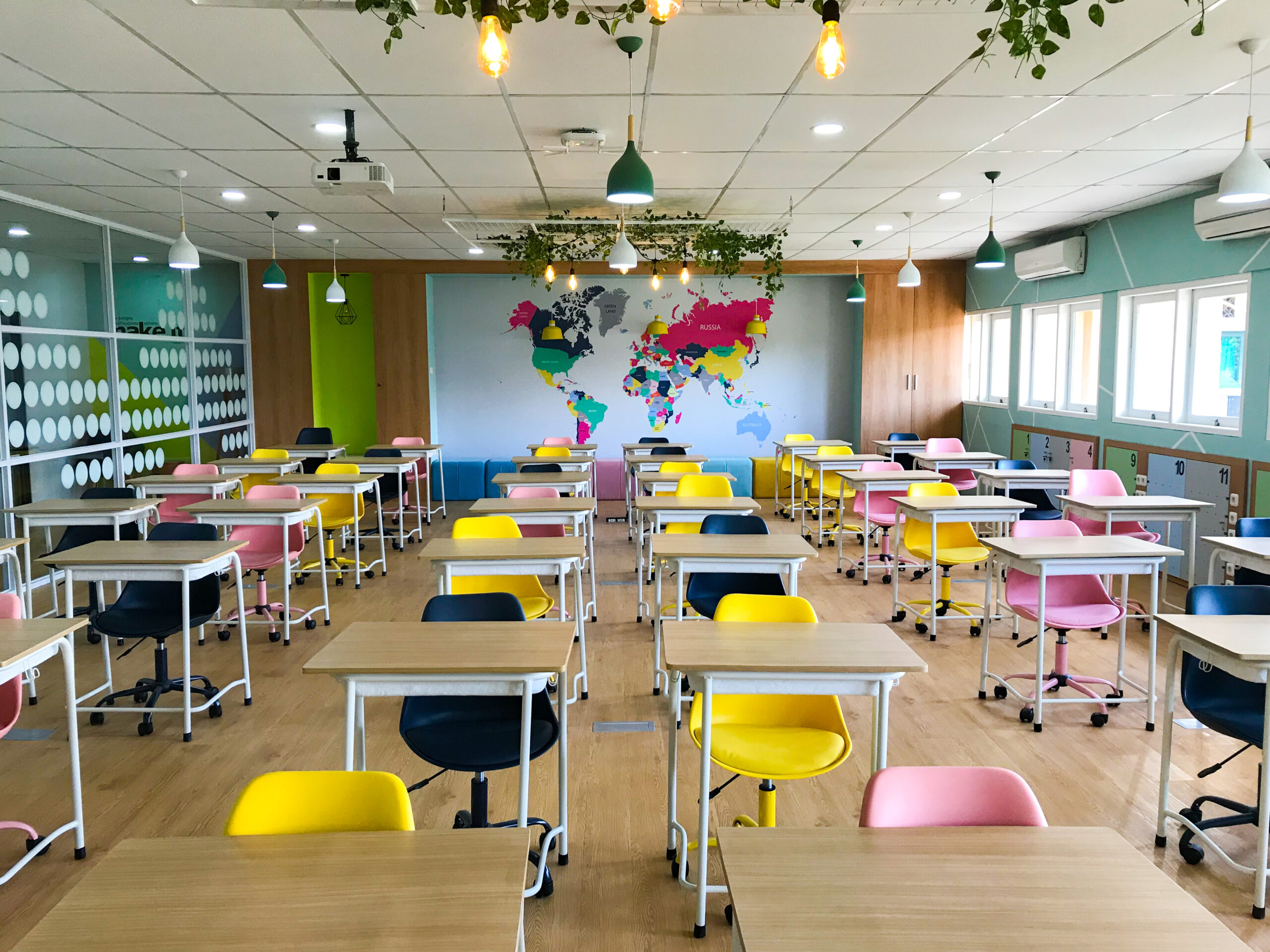 Schoon gemaakt klaslokaal in het onderwijs op een basisschool en middelbare school